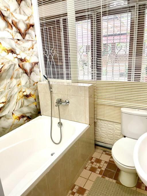 2 Floor With Natural Environment *